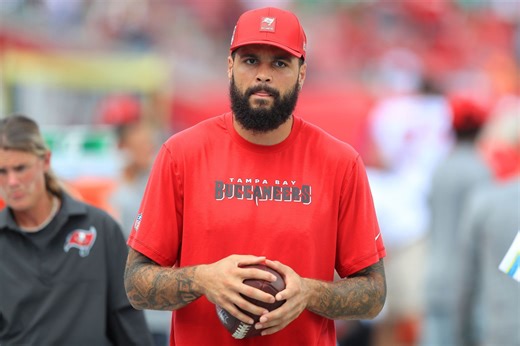 [WATCH] Video of Mike Evans hitting head on ground and lying motionless goes viral as Bucs WR gets injured and carted off field