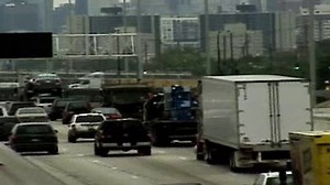 Watch How Do They Do It? Season 5 Episode 18 - Cruise Ship, Truffles, Asphalt