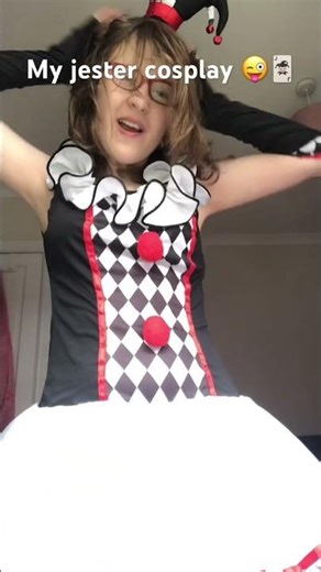 Behold my jester cosplay (also my Halloween costume)