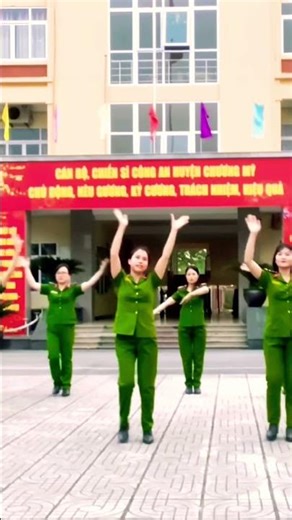 Folk dance with female police officers ❤️🇻🇳 #binhphamtv #nhacdoremix