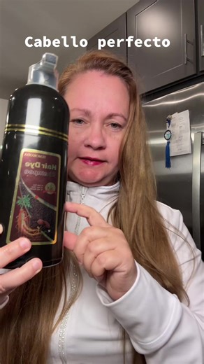 Cubre tus canas en minutos mientras lavas tu cabello ✨ El Shampoo Tinte 3 en 1 IEMOKODA tiñe, limpia y nutre tu melena al mismo tiempo. Con ingredientes naturales como ginseng y extractos botánicos, tendrás un color radiante, cabello suave y sin complicaciones. 💆‍♀️🌿#cabellosano #cabello #cabellolargo #hair #haircare