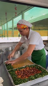 687K views · 25K reactions | cardápio do dia foi tutu de feijão #escola #merenda #escolapublica #tutudefeijao #crianças #alunos #tiadamerenda | Helia Ribeiro | Facebook