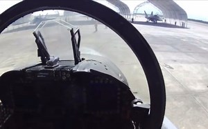 美军f18飞行员陆地启动 滑行 起飞 第一人称视频