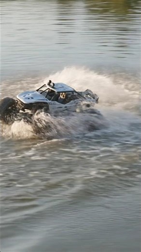 Most satisfying RC truck drifting in water! 💦 🚛