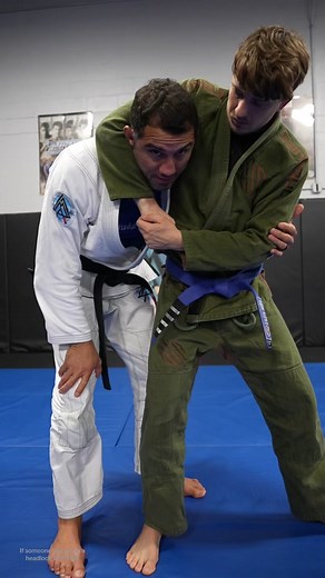If someone has you in a headlock DO THIS! #jiujitsu #jiujitsutips #martialarts