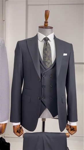 Dress as the moment matters.Men's Fall Formal Three-piece suits to versatile combination suits.