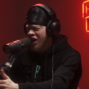 23K views · 228 reactions | Albi X droppt einen Hiphop.de Exklusive Freestyle.  Der Kölner Rapper war bei uns zu Gast im Interview und hat dort u.a von seinen Connections zu internationalen Größen wie BackRoad Gee, Russ, Headie One oder Kalash Criminel erzählt. | Hiphop.de | Facebook