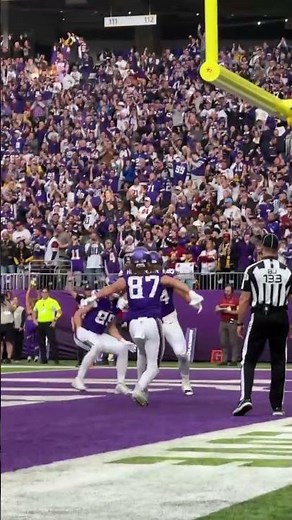 J.J. McCarthy finds Josh Oliver for Touchdown 🙌 | 📺: NFL on FOX