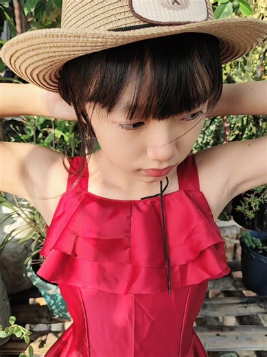 မမရဲ့အရှေ့မှာခေါင်းငုံ့ခြေစုံ