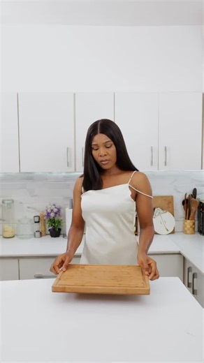 How to make Scouring Powder a.k.a Vim.. . After blending your eggshells, please, I beg you in the name of hygiene, wash your blender thoroughly. Unless of course, you’re trying to add a little salmonella seasoning to your next smoothie 😏. . Oven and Blender is from @buchymix . “When you set your eyes on wealth, it is [suddenly] gone. For wealth certainly makes itself wings Like an eagle that flies to the heavens.” ‭‭Proverbs‬ ‭23‬:‭5‬ ‭AMP‬‬ | Pot of flavours