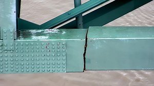 The Hernando de Soto Bridge Disaster – A Crack That Stopped America