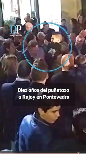 Diario De Pontevedra on Instagram: "16 de diciembre de 2015. Uno, presidente del Gobierno; el otro, un adolescente de 17 años que se revolvía entre la rebeldía y el inconformismo. Tal día como hoy, pero de hace diez años, Mariano Rajoy y Andrés de Vicente 'Capi' cruzaron sus caminos en un gesto que dio la vuelta al mundo y se convirtió en el puñetazo más mediático del siglo XXI 📹 SANTY MOSTEIRO 🔗 Lee la noticia completa en el link de la bio #DiariodePontevedraIG #Pontevedra #efemerides"