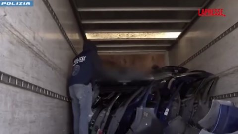 Andria, misure cautelari per furto, riciclaggio e ricettazione auto