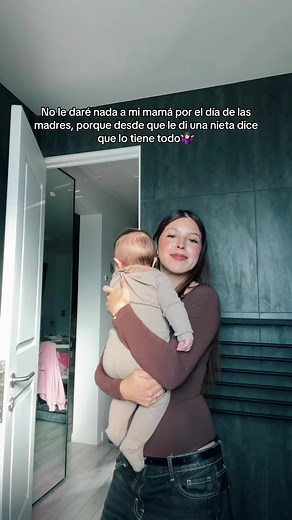 No sé qué regalarle a mi mamá si ya le di una nieta