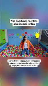 Desde deslizarse y saltar en la piscina de pelotas hasta pintar y jugar con mucha imaginación