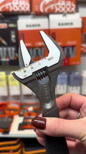 Bahco 9031 Ergo Adjustable Wrench: Extra Wide Jaw & Slim Head Design | Toolstation
