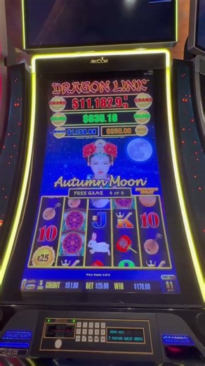 From the Yacht 🛥️ to JACKPOT 🎰 in Under a Minute at Atlantis Bahamas 😳