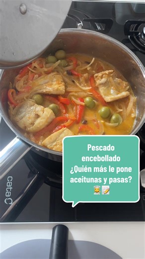 Receta fácil de pescado encebollado con aceitunas y pasas