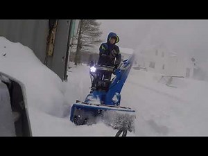 Yamaha YT624 Snowblower blowing snow