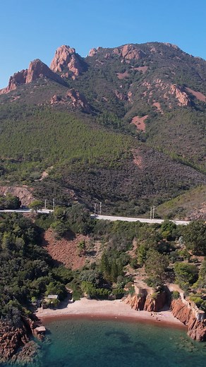 104K views · 1.7K reactions | Die Corniche d'Or selbst ist nicht nur für ihre Buchten berühmt, sondern auch für die vielen Panorama-Aussichten, die sie bietet. Sie verbindet beeindruckende geologische Formationen mit dem blauen Meer und den mediterranen Pflanzen und ist ein wahres Highlight für Fotografen und Naturliebhaber  #CornichedOr #esterelcotedazur #EsterelCaravaning #TouringClubFrance #esterelgebirge #Küstenstraße | Esterel Caravaning Deutsch | Facebook