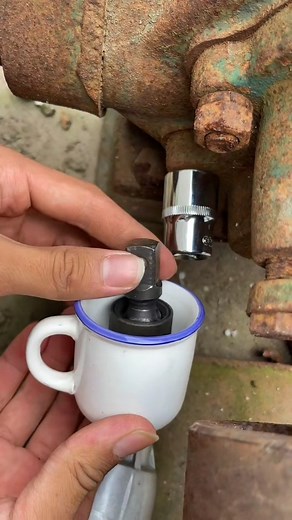 6.5K views · 401 reactions | #ProductSharing#HardwareTools#ProductRecommendation How to deal with a stuck screw? A universal adapter solves the problem instantly. | Hardware Tools | Facebook