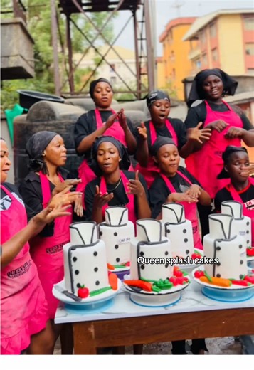 Watch how my students cover this chef fondant cake for the first time 🤗🤗❤️ Awww am so impressed 🤗❤️❤️❤️💃💃 #queensplashcakes #fyppppppppppppppppppppppp #makemefamous #viralvideos #fypシ゚viral🖤tiktok