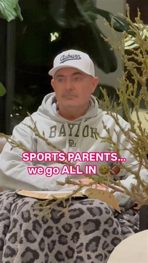 Amy White | Sports Mom | Family | CEO on the go 👟 on Instagram: "One bugger about switching schools for sports … ALL YOUR GEAR! 🤷🏻‍♀️ NOW WHAT? You have perfectly amazing clothes, hats, purses, blankets, school colors etc and NOW WHAT DO YOU DO? Now, it’s all changed! I’ve seriously thought about creating a business for this because of how crazy the transfer portal is and all the wasted gear parents buy to support their athlete only for the next year they aren’t even at that school 🙈 You can