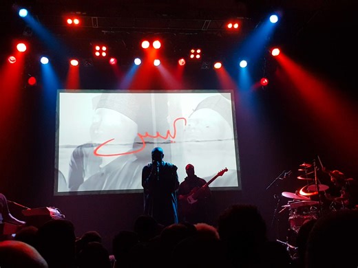 Mos Def 翻唱 Drake 的热单“Hotline Bling”