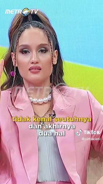 Happiness > Peer pressure! ♥️ #cintalaurakiehl #actoflove #aolkiehlers