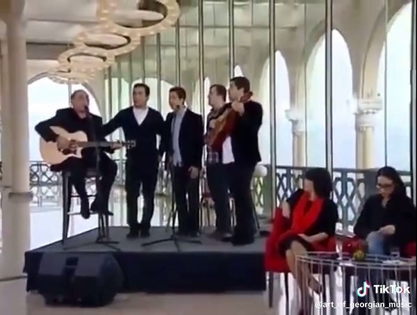 ქართული სიმღერების უჩვეულო კომბინაცია