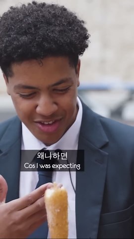 British students try Korean corn dogs for the first time! Epic cheese pulls & funny reactions