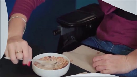 专为帕金森患者设计的勺子，手抖也不怕