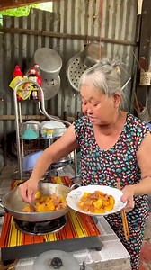 2.6M views · 46K reactions | Bà Nội làm đồ ăn là ngon bá cháy luôn ! Món này lần đầu Nhí được ăn nè nhưng cực là bắt cơm nha ! Mọi người làm thử cho gia đình mình thưởng thức đi nào !!! #vanmonngonbungvi Nhớ ấn theo dõi Nhí để xem nhiều video hơn nữa nhé ! FB: Nguyễn Thanh Nhí | Nguyễn Thanh Nhí | Facebook