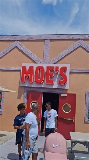 Simpsons world in universal #moe #simpsons