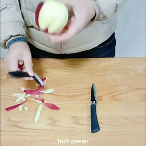 6PCS Non-stick Black Kitchen Wavy Pattern Lightweight Knife Set with Ergonomic Handle Includes Chef Knife,Carving Knife,Slicer,Paring knife,Peeler and a pair of scissors