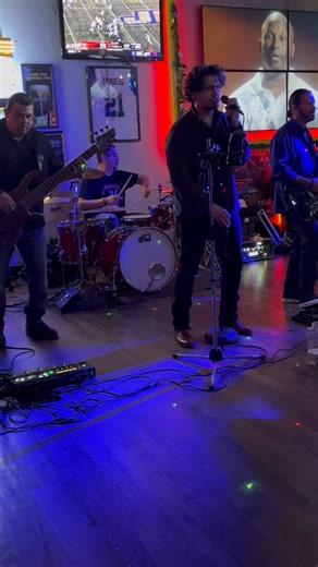 12-5-25- King Octopus 🐙👑 Song- “Oye Mi Amor” by Mana 🕺at Fanatics Sports Bar & Grill 🎸 | El Paso Music