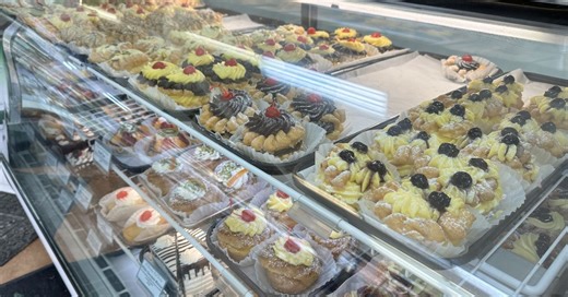 Where to Find Italian Bakeries With Zeppole in Chicago