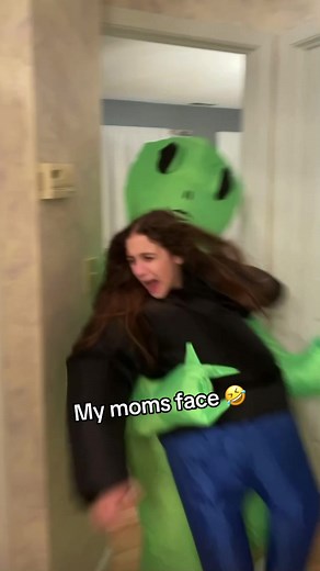 She deserves an acting award… 🤣