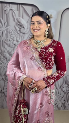 Kesha Golakiya on Instagram: "મૈયર માં મનડું નથી લાગતું Saree : @bhumipiya_bridal_studio Bag: @butterfly_bagsurat Mackup&hairstyle&jewllery : @bhumipiya_bridal_studio #instagram #reels #india #viral #trending"