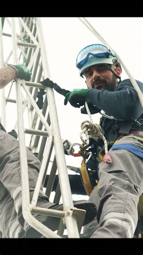 Monter à plusieurs dizaines de mètres de hauteur : le quotidien d’un lignard #métiers #électricité