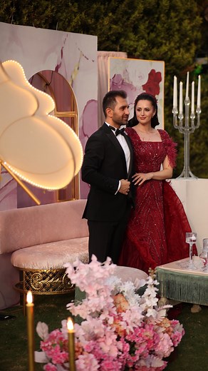 Büşra Reka Polat on Instagram: "kalbimizde müthiş bir sıcaklık bırakan, doyasıya eğlendiğimiz o gün💃🏻🪞 detayları aşağıda •bordo ve after elbisesi @myrentaldress •ikinci giydiğim yöresel koşula makedonya gostivar’dan meryem ablacığımdan, isteyene özelden telf verebilirim. •kına yakılırken giydiğim dimije ise @nevestaipek ‘e ait. •sevgilimin smokin’i @beymen ‘den. •organizasyon tabii ki gökhan abicim ve gülizar ablacığıma aitti♥️ @derindizaynorganizasyon •saçım, makyajım, tüm geceki aksesuarlar