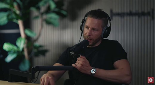 𝗛𝗔𝗠𝗠𝗘𝗥 Interview mit @BjoernHoecke und @benungeskriptet zum Thema Migration! Herr Höcke wirkt ruhig, intellektuell, mit klaren Fakten und persönlichen Anekdoten. Nicht wütend, sondern entschlossen und hoffnungsvoll! Ben lässt ihn reden, stellt kritische, aber faire Nachfragen und gibt dem Zuschauer Raum, 𝘀𝗲𝗹𝗯𝘀𝘁 zu urteilen.↪️Genau das macht das Gespräch so wertvoll: Hier wird Höcke nicht verzerrt, sondern endlich als der verstanden, der er ist: Ein patriotischer, nachdenklicher Polit