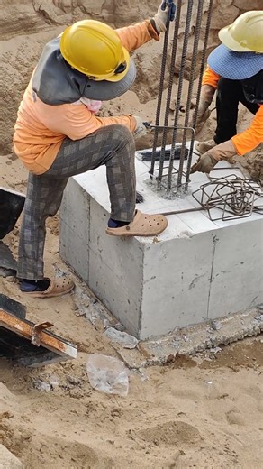 Technical reinforced stirrup with column formwork to cast concrete