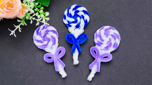 Who needs sugar when you can craft adorable, forever-lasting lollipops out of pipe cleaners? These fuzzy, colorful swirls are the perfect no-mess, no-stress DIY for kids, parties, or cheerful decor. Plus, they’re 100% calorie-free (but 100% delightful)! Why You’ll Love This Craft: 🍬 Instant happiness - Twist, twirl, and watch your candy creations come to life! 🎉 Party-perfect - Ideal for favors, classroom treats, or pretend-play sweet shops. ✂️ No-stress, no-mess - Just pipe cleaners, scissors