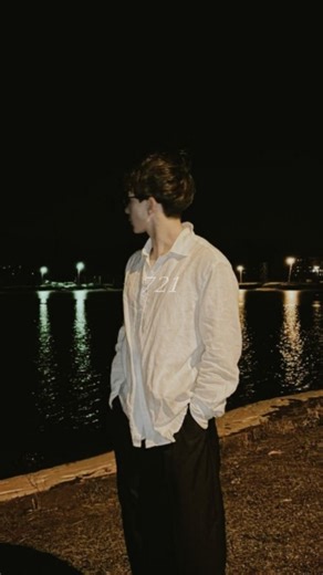 𝑱 𝑨 𝑽 𝑨 🎰 on Instagram: "Obunachim boling😅 this educational Reel highlights an innovative green energy project in Japan. The video features footage of busy urban sidewalks in cities like Tokyo and Kyoto, with overlaid animations showing embedded piezoelectric materials in the pavement. As pedestrians walk, run, or jump, the surface slightly deforms, converting kinetic energy from footsteps into electricity via pressure on special crystals. Generated power lights nearby street lamps, powers