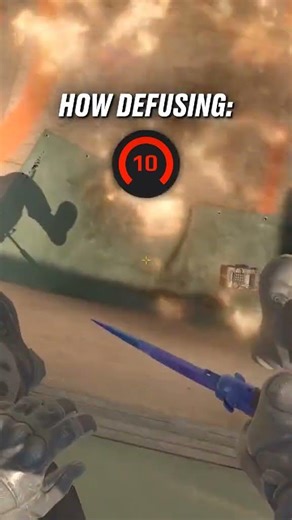 How noobs defuse the bomb vs the pros 😎 #cs2 #cs2clips #cs2videos #cs2tips #ca2moments