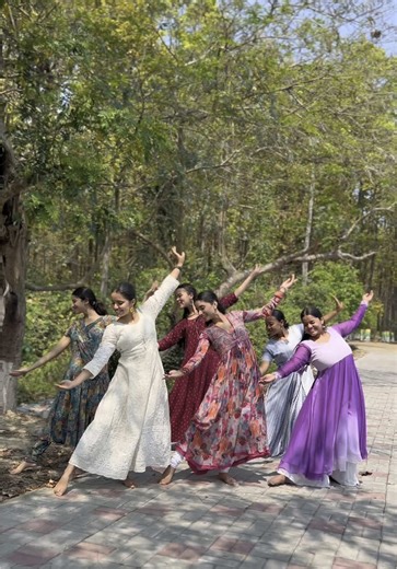 That dancer’s urge to move when the location’s just too beautiful 😘 #BelbariVibes #DancingInTheMoment #aestheticdancestudio