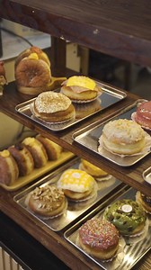 1.3K views · 3.2K reactions | Đầu tư dụng cụ và nguyên vật liệu chỉ 4tr để có thể bắt đầu kinh doanh donut cùng lớp học donut kinh doanh chuyên sâu cùng Toka. Với gần 30 loại nhân sốt và update thường xuyên sẽ là sự hỗ trợ đắc lực cho bạn. Toka donut - lớp học kinh doanh bánh donut. 78b Quang Trung f thạch thang q Hải Châu. 52 đường số 6 tp Thủ Đức | Lớp học bánh donut Toka | Facebook