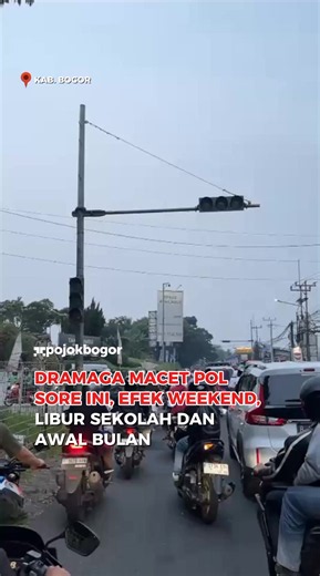 Weekend, libur anak sekolah, awal bulan, ditambah baru gajian. Kombinasinya lengkap. Hasilnya? Dramaga sore ini (5/7/2026) macet pol. Kalau masih bisa jalan lancar, berarti kamu bukan di Dramaga. Yang lagi terjebak macet, semoga tetap sabar. Anggap saja lagi menikmati wisata gratis melihat kendaraan di depan yang tidak bergerak. source video: kiriman warga editor: megaa #pojokbogor #macetbogor #dramaga #beritabogor