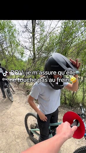 POV : je m’assure qu’elle ne touche pas au frein - EVO Bike Park